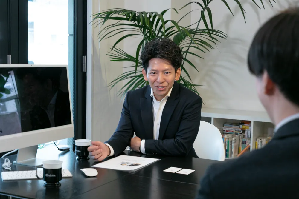 対談で談笑する谷口嘉正氏