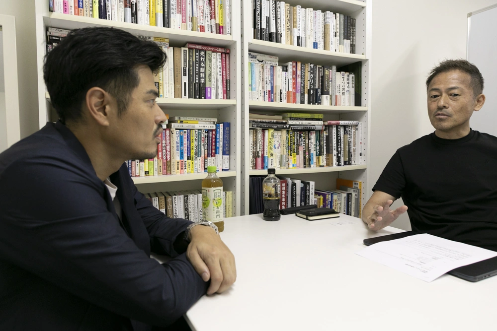 酒井勝義氏と谷口翔太の対談風景2