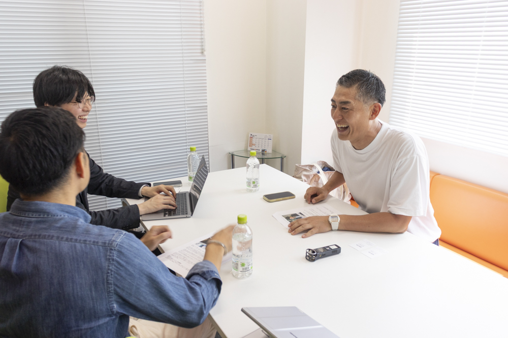 読者へのメッセージを伝える寺田勝人氏